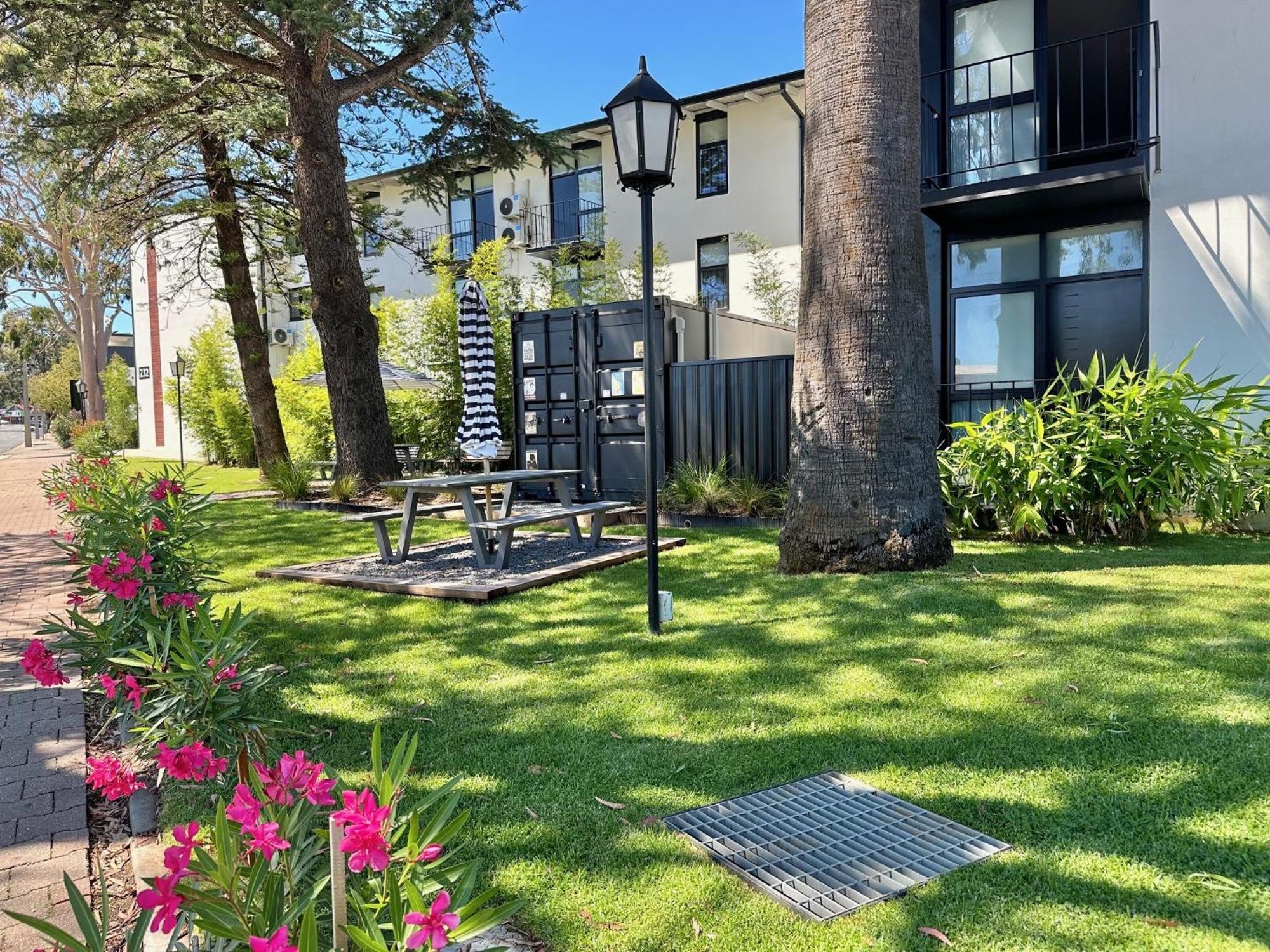 The Osmond Motel & Apartments أدليد المظهر الخارجي الصورة